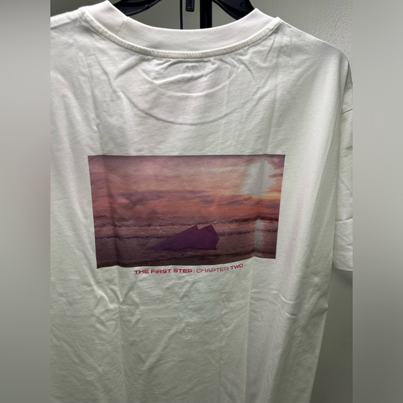 Uniqlo White Find Your Treasure - I Love You - Short-Sleeve T-Shirt (K-pop) - Picture 10 of 10